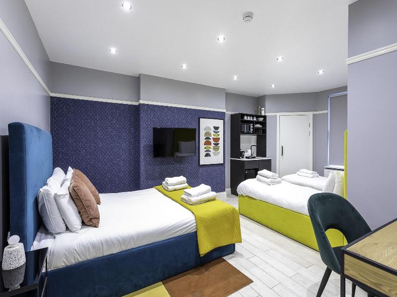 B48 London Earls Court image