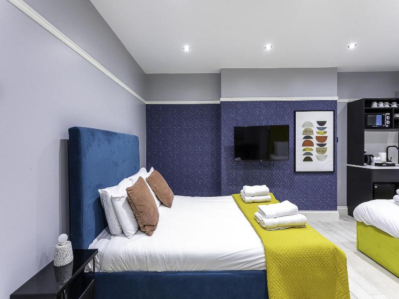 B48 London Earls Court image