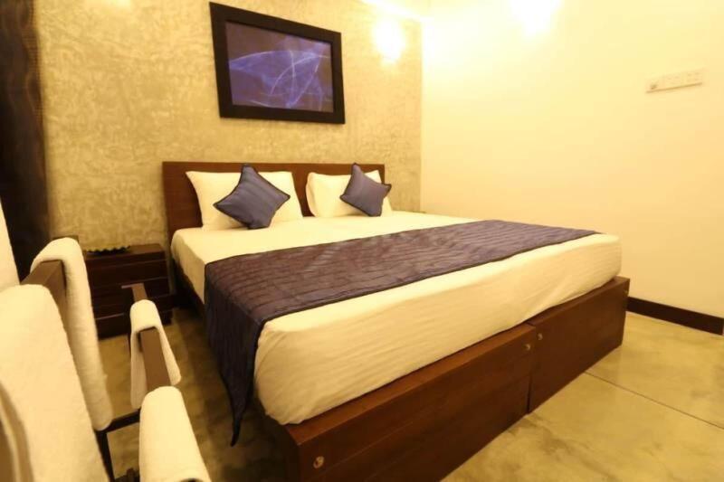 Sky 14 Hotel Apartments image