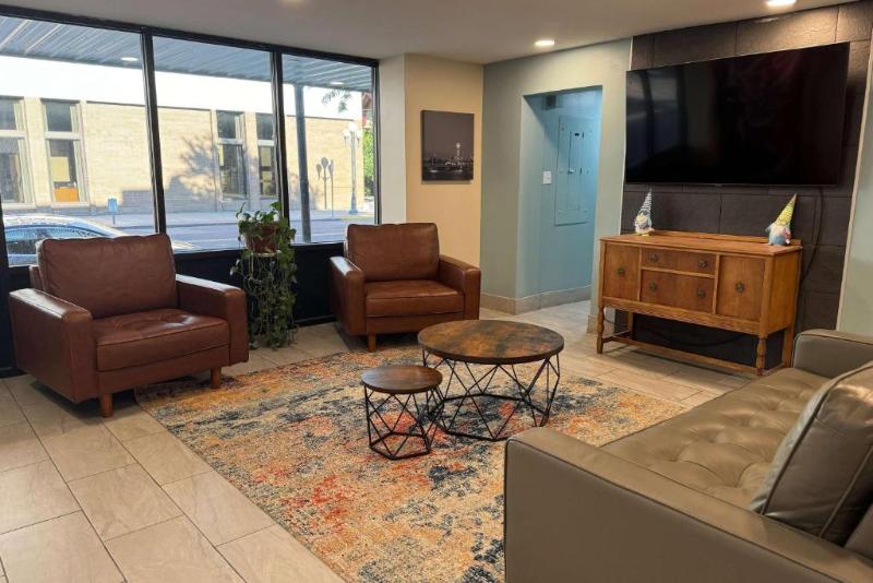 Super 8 By Wyndham Great Falls City Center image