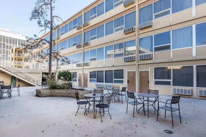 Super 8 By Wyndham Great Falls City Center image
