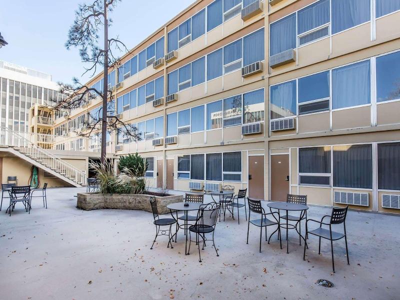 Super 8 By Wyndham Great Falls City Center image