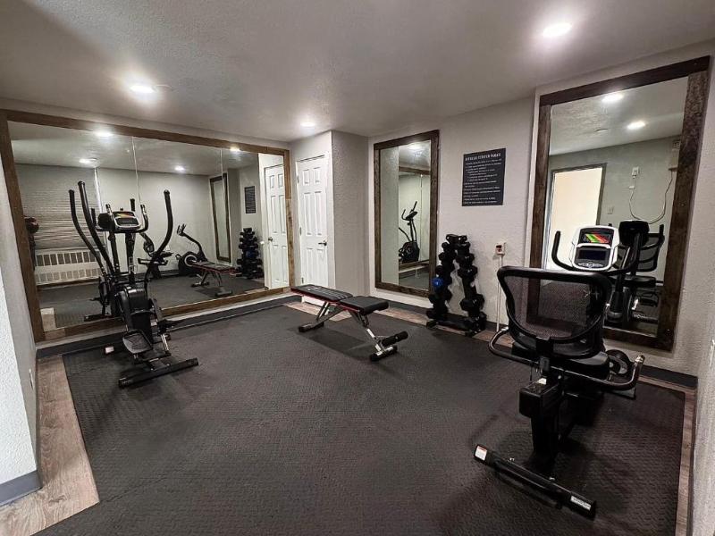 Super 8 By Wyndham Great Falls City Center image