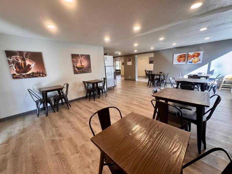 Super 8 By Wyndham Great Falls City Center image