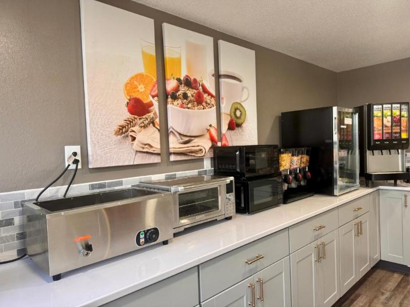 Super 8 By Wyndham Great Falls City Center image