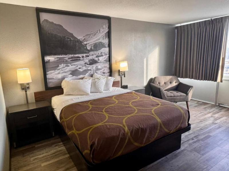Super 8 By Wyndham Great Falls City Center image