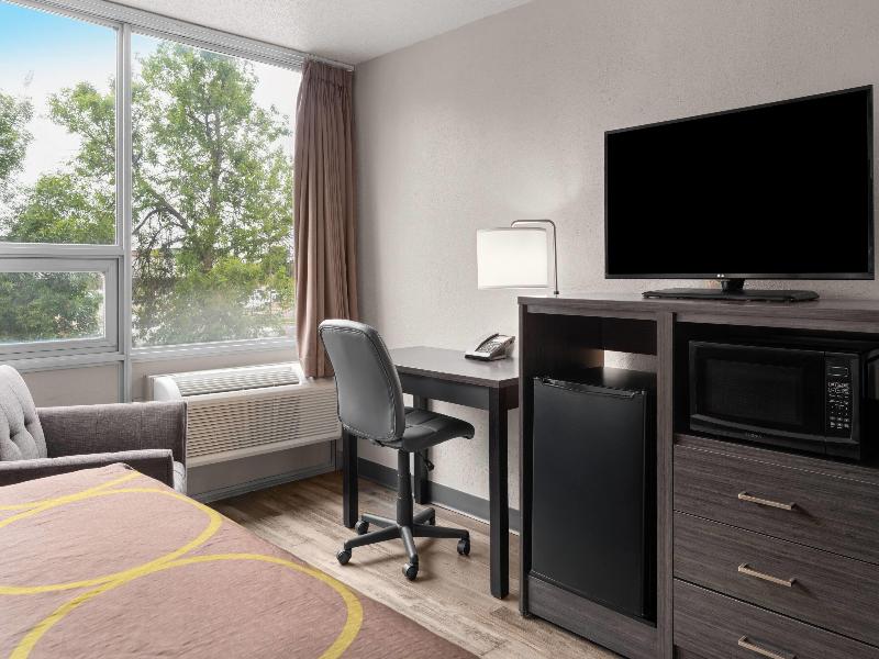 Super 8 By Wyndham Great Falls City Center image