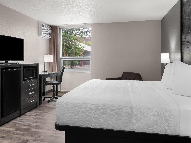 Super 8 By Wyndham Great Falls City Center image