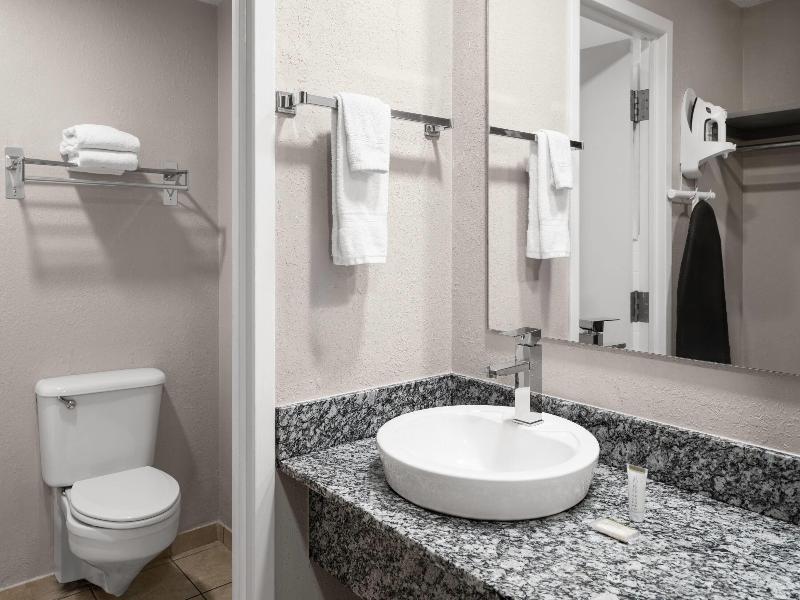 Super 8 By Wyndham Great Falls City Center image