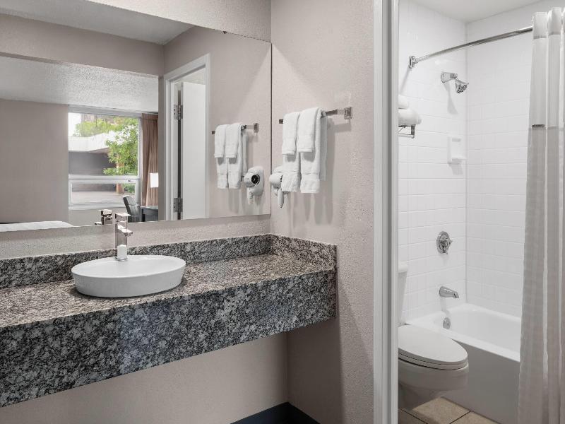 Super 8 By Wyndham Great Falls City Center image