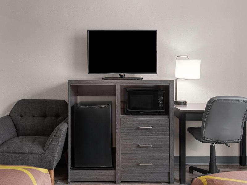 Super 8 By Wyndham Great Falls City Center image