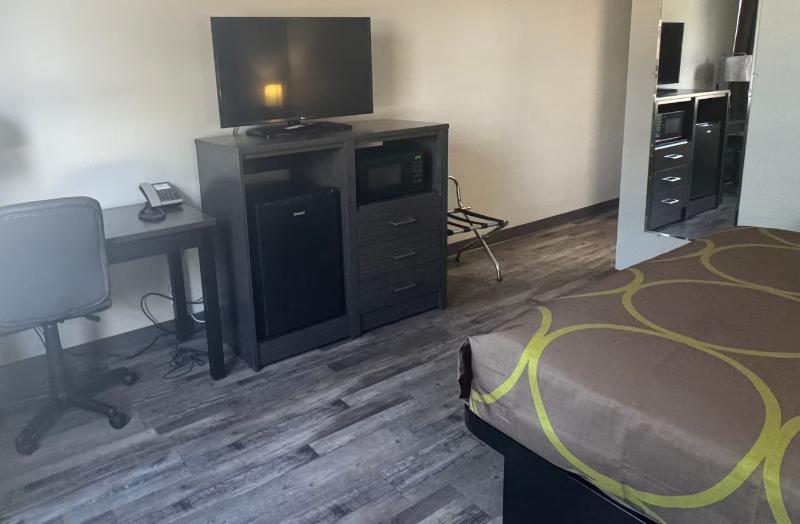 Super 8 By Wyndham Great Falls City Center image