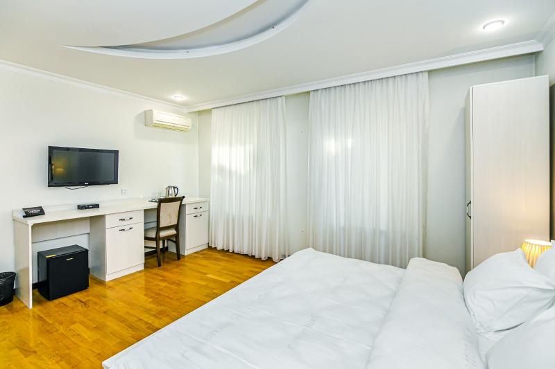 The Lantern Quarters image