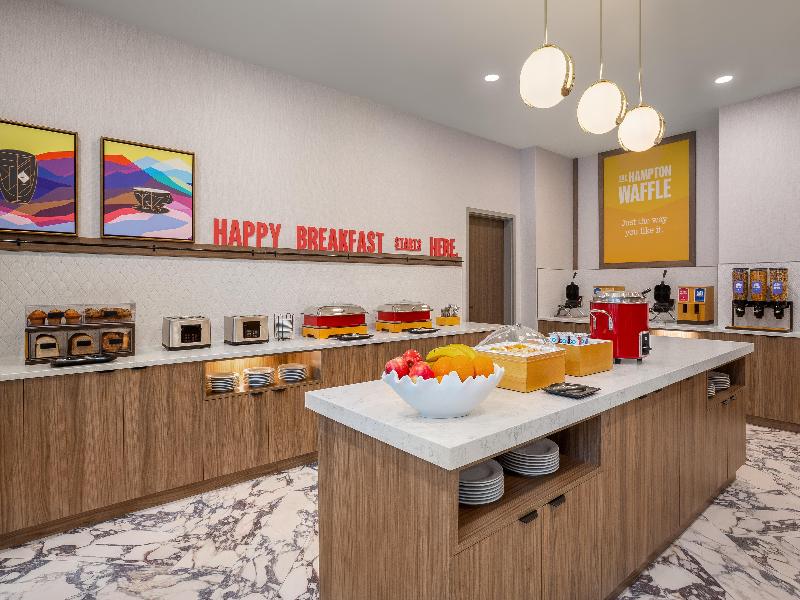 Hampton Inn By Hilton Calgary Downtown image