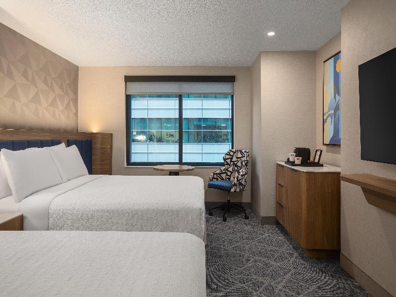 Hampton Inn By Hilton Calgary Downtown image