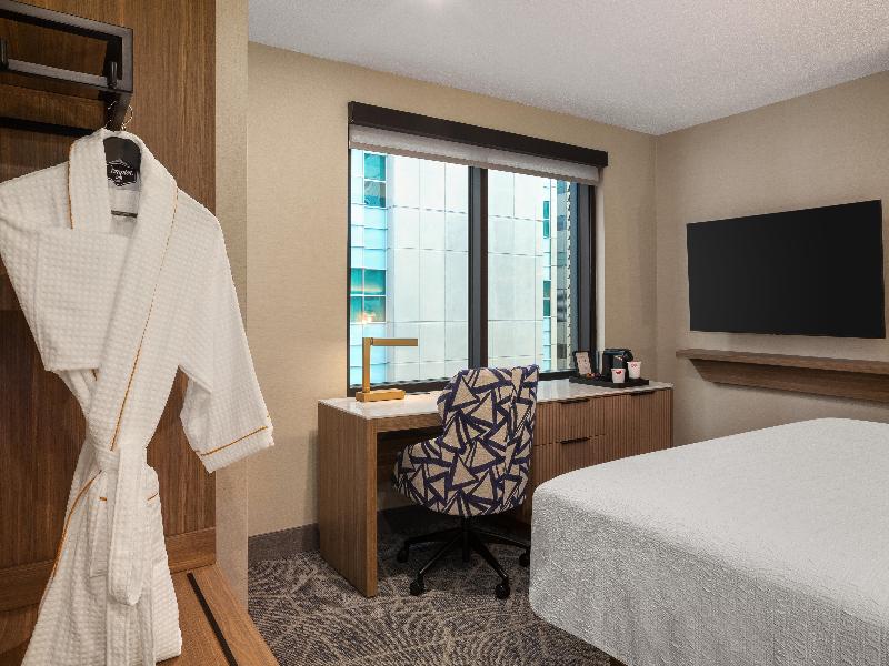 Hampton Inn By Hilton Calgary Downtown image