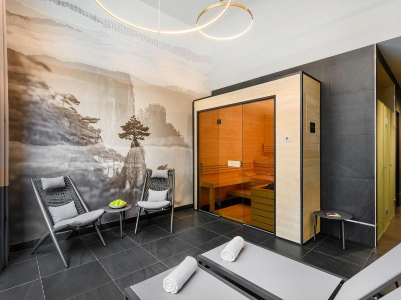 Emerald Hotel image