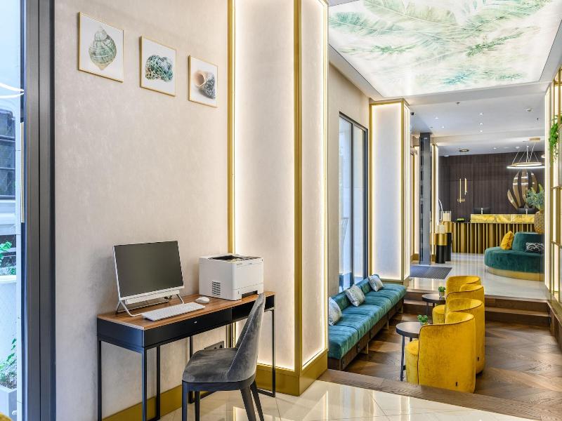 Emerald Hotel image