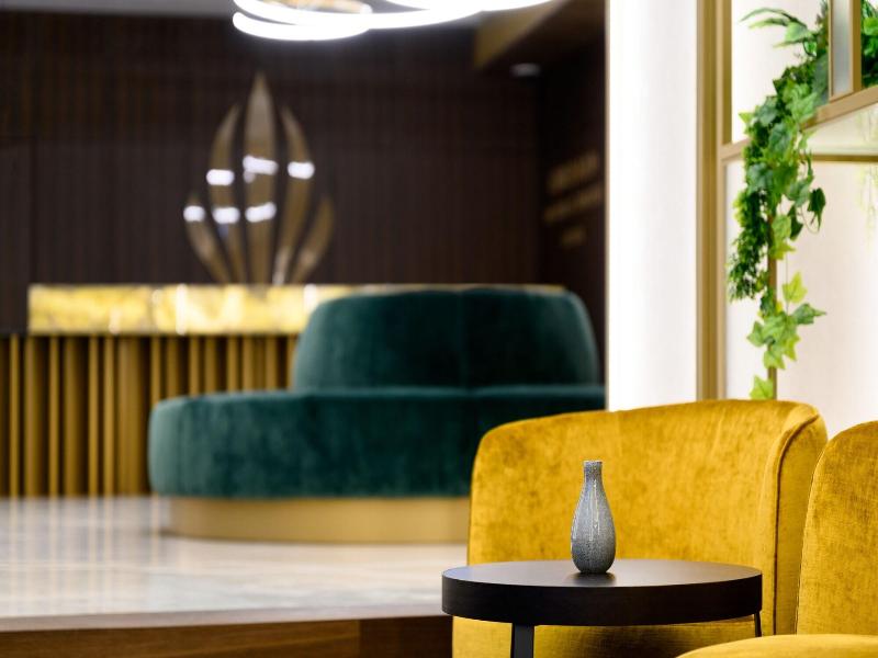 Emerald Hotel image
