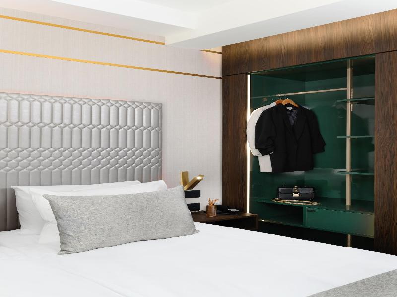 Emerald Hotel image