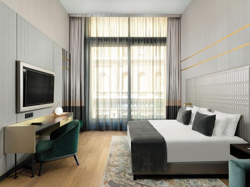 Emerald Hotel image