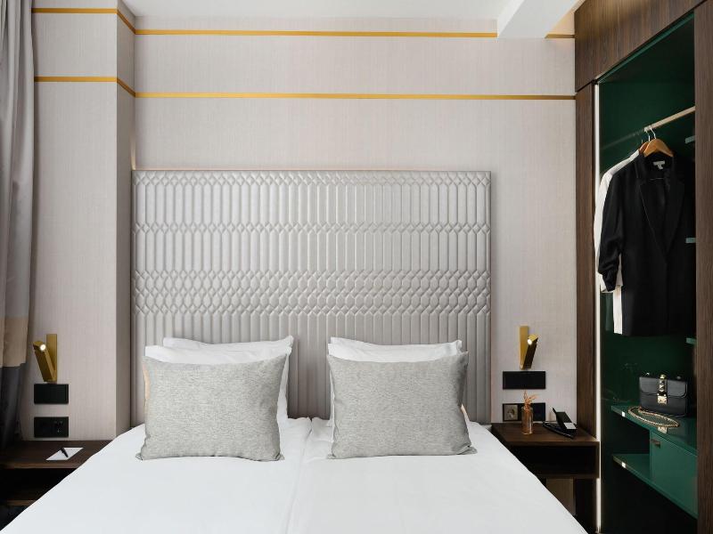 Emerald Hotel image