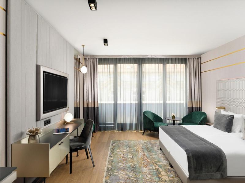 Emerald Hotel image