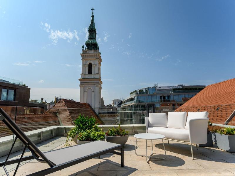 Emerald Hotel image