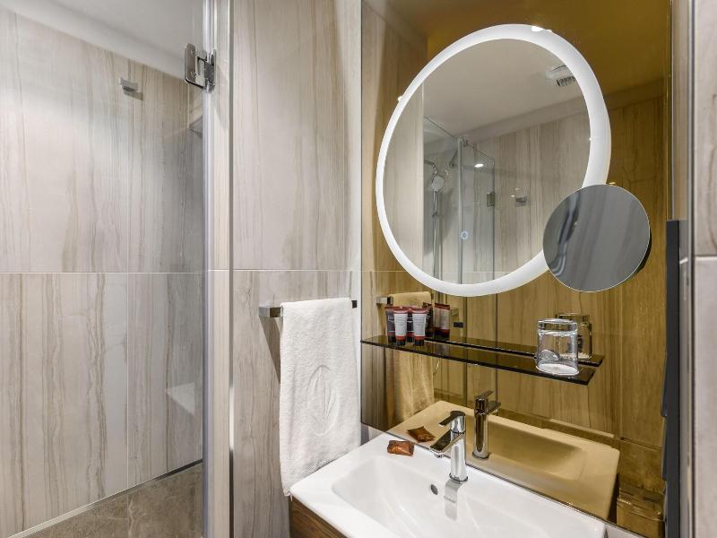 Emerald Hotel image
