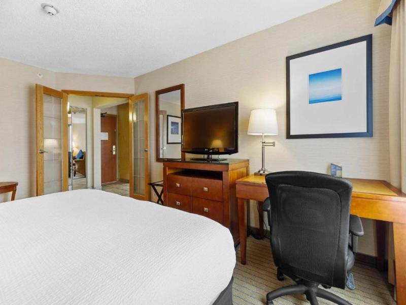 Sandman Hotel & Suites London Downtown image