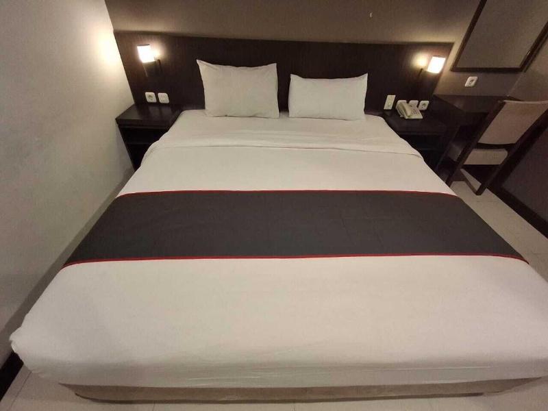 Grage Hotel Malang By Tos image