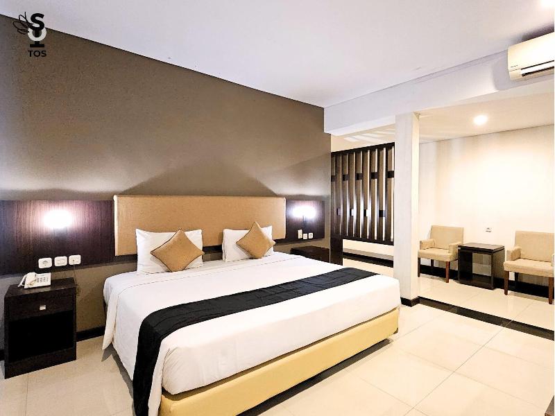 Grage Hotel Malang By Tos image