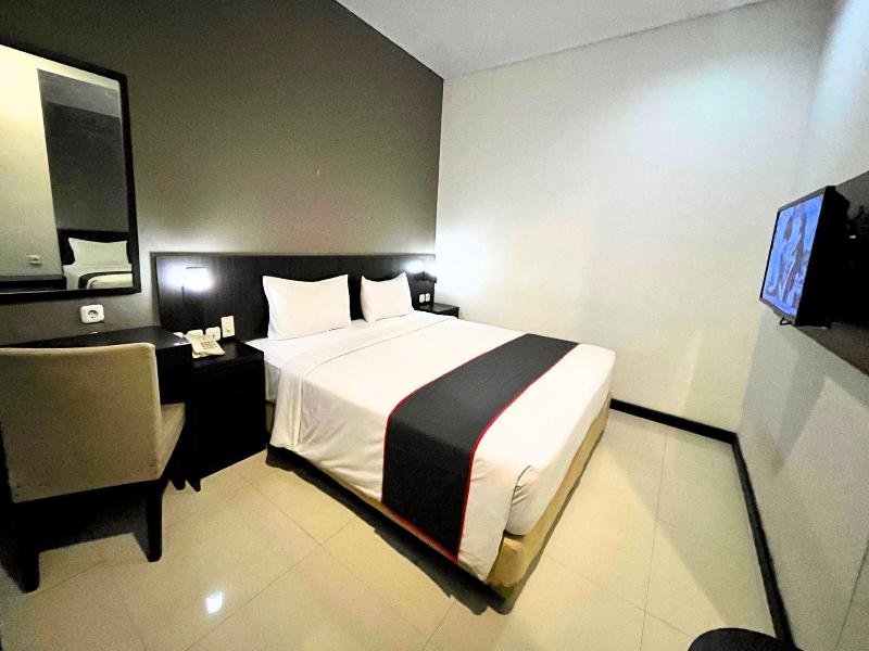 Grage Hotel Malang By Tos image