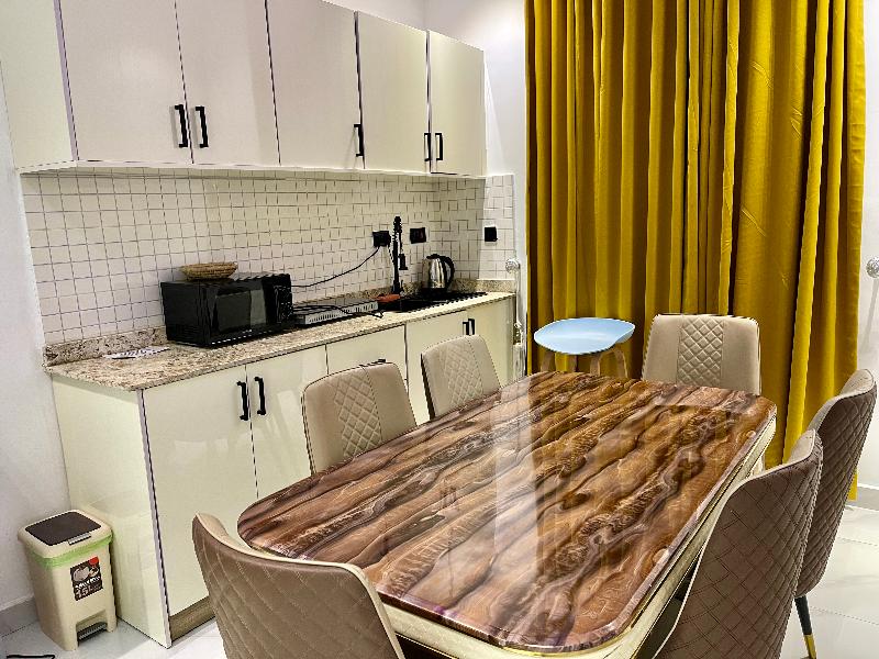 Lisa Suite image