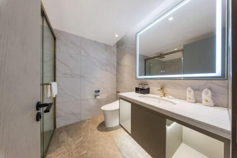 Madison Hotel Hefei USTC Port and Shipping image