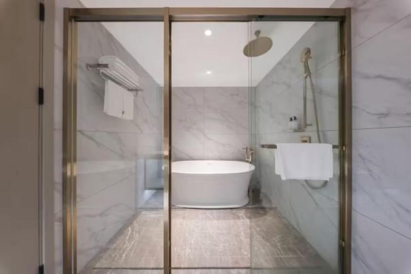 Madison Hotel Hefei USTC Port and Shipping image