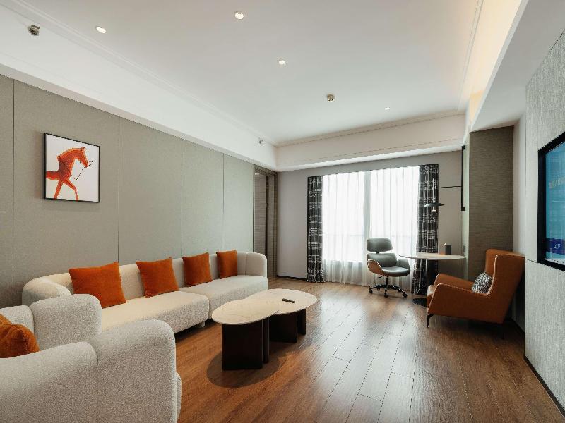 Meilun Hotel (Dalian Zhongshan Square Seaview) image
