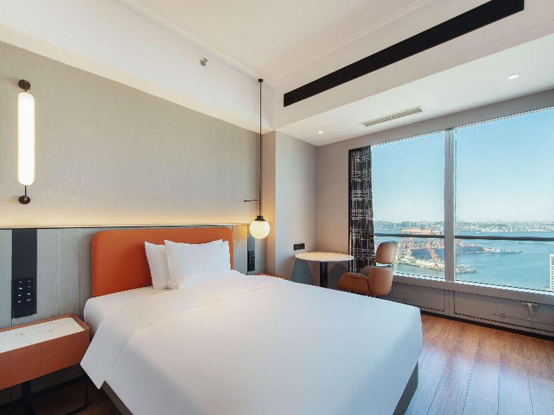 Meilun Hotel (Dalian Zhongshan Square Seaview) image