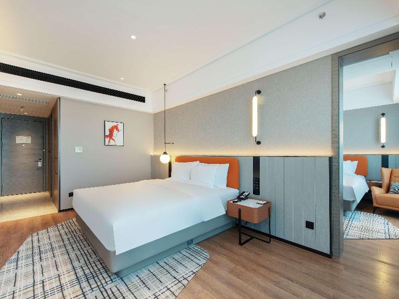 Meilun Hotel (Dalian Zhongshan Square Seaview) image