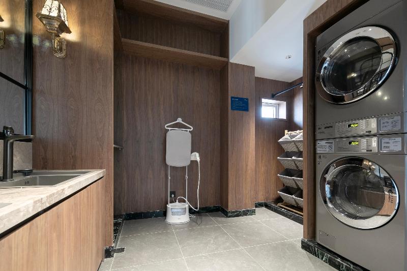 Madison Hotel Wuhan Jianghan Road Pedestrian st image