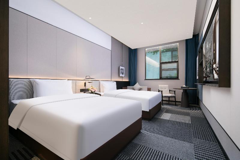 Madison Hotel Wuhan Jianghan Road Pedestrian st image