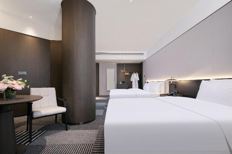 Madison Hotel Wuhan Jianghan Road Pedestrian st image