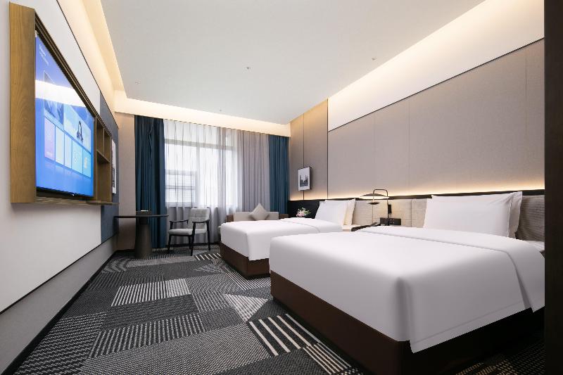 Madison Hotel Wuhan Jianghan Road Pedestrian st image
