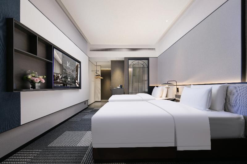 Madison Hotel Wuhan Jianghan Road Pedestrian st image
