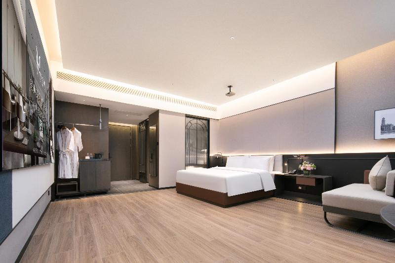 Madison Hotel Wuhan Jianghan Road Pedestrian st image