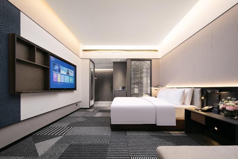 Madison Hotel Wuhan Jianghan Road Pedestrian st image