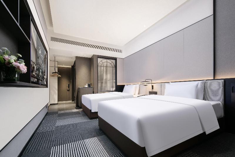 Madison Hotel Wuhan Jianghan Road Pedestrian st image
