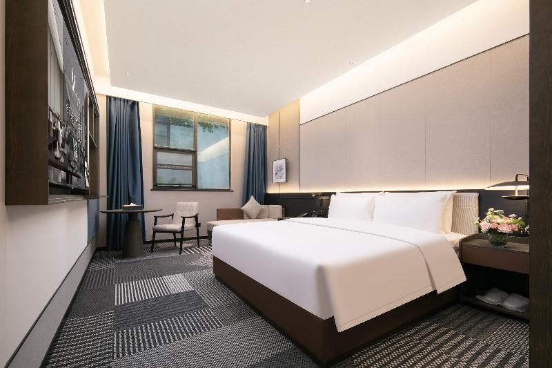 Madison Hotel Wuhan Jianghan Road Pedestrian st image