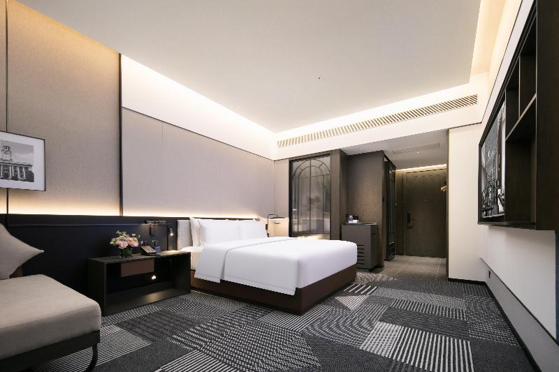 Madison Hotel Wuhan Jianghan Road Pedestrian st image
