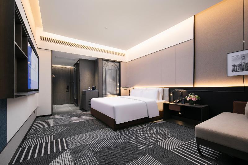 Madison Hotel Wuhan Jianghan Road Pedestrian st image
